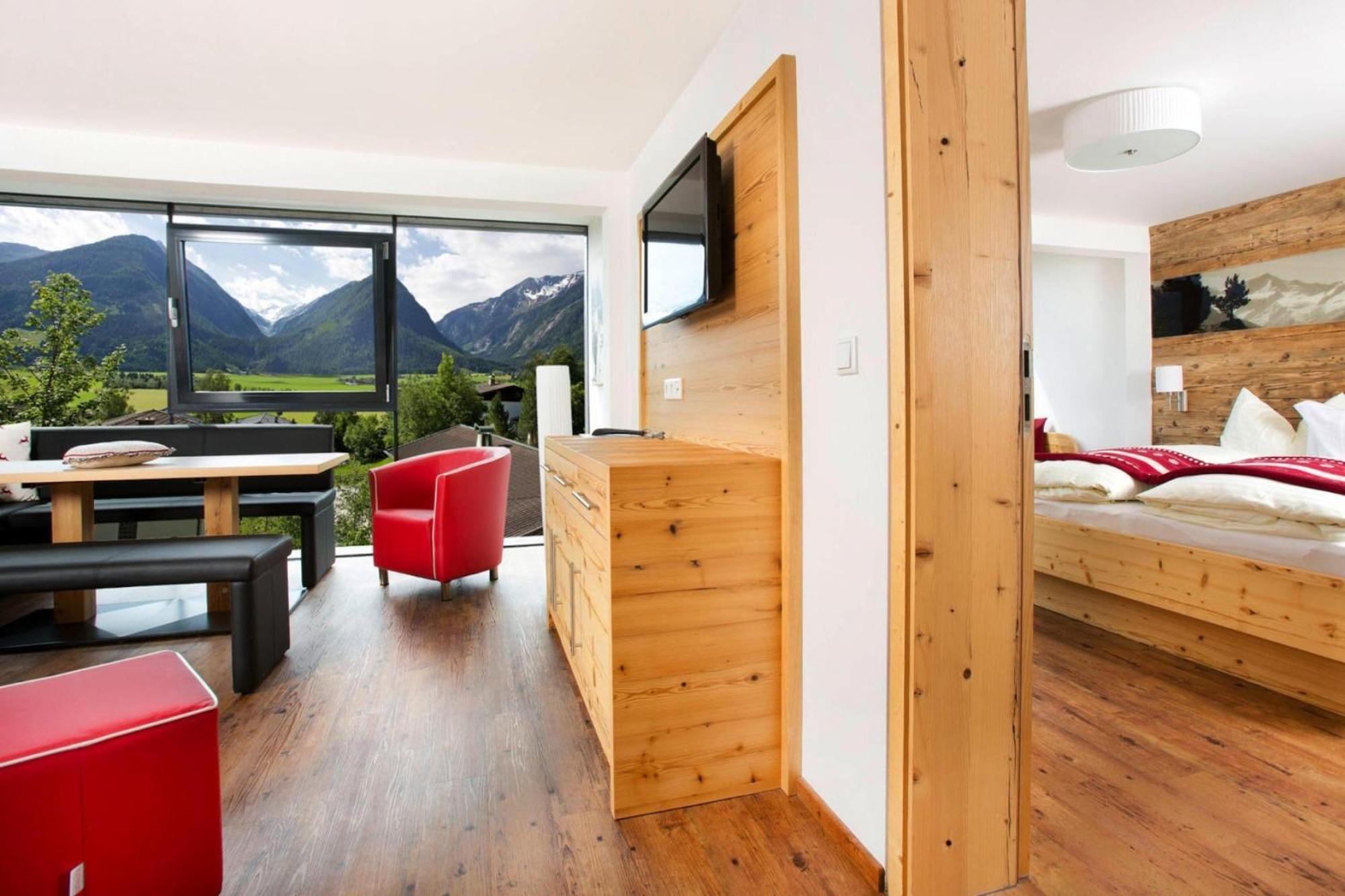 Apartment In Neukirchen With A Balcony Neukirchen am Großvenediger Екстериор снимка
