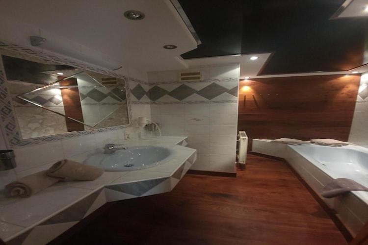 Apartment In Neukirchen With A Balcony Neukirchen am Großvenediger Екстериор снимка