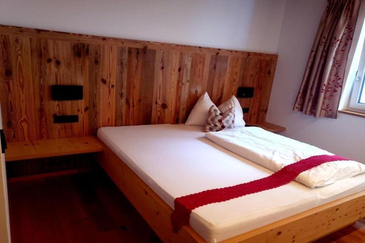 Apartment In Neukirchen With A Balcony Neukirchen am Großvenediger Екстериор снимка